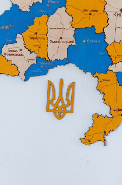 Мапа дерев'яна настінна України Патріот, дизайн Simpl